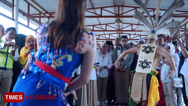 Upacara Adat Tetek Pantan Sambut Kedatangan Sandi di Palangkaraya