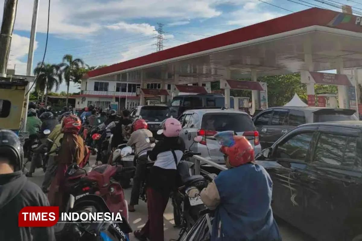 BBM di Palangka Raya Langka, Driver Ojol Keluhkan Antrean Panjang SPBU hingga Pendapatan Merosot