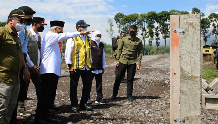 Dampingi Wapres RI, Sekjen Kementerian PUPR RI: Huntap Korban Erupsi Gunung Semeru Selesai Akhir Maret 2022